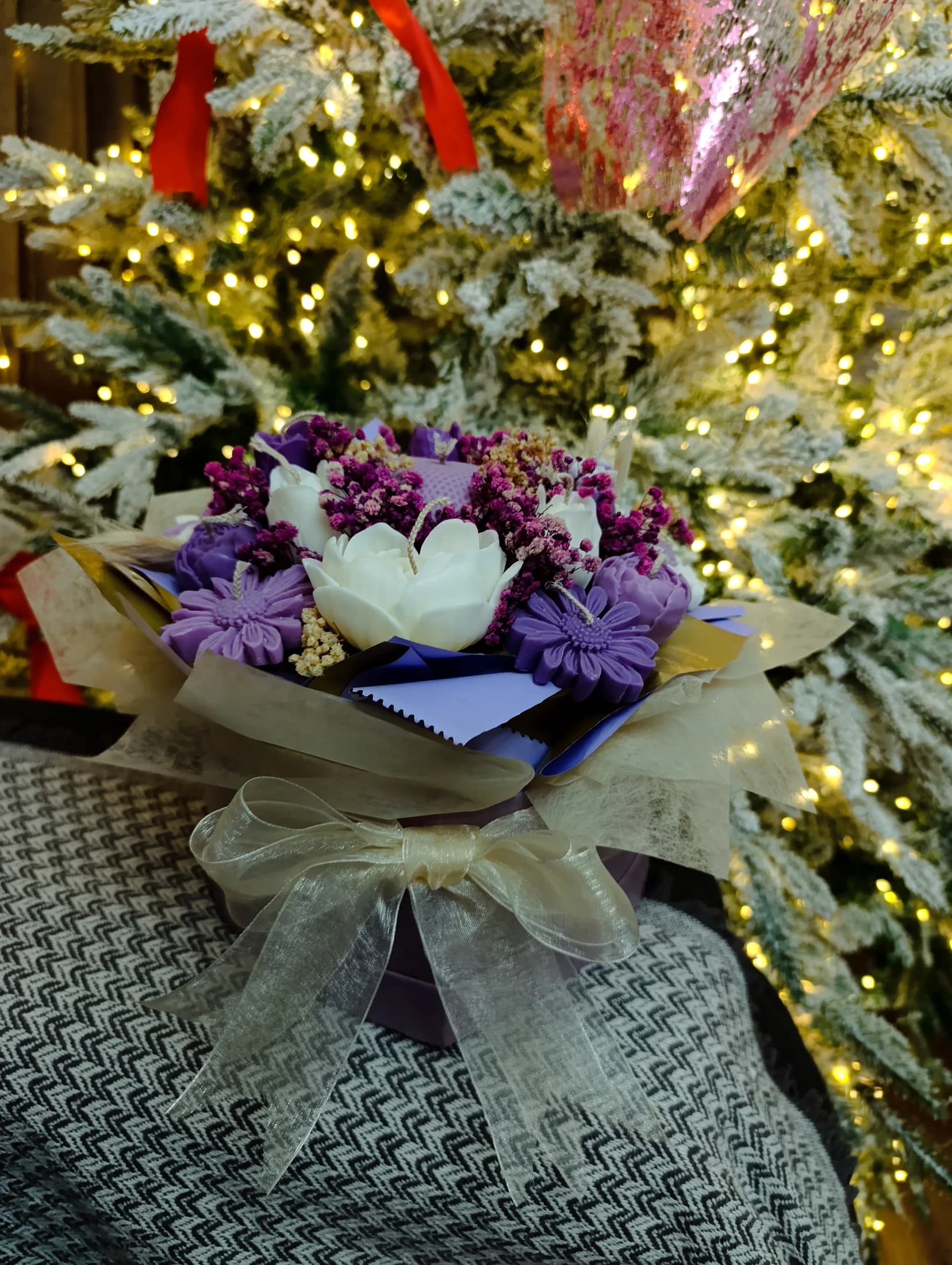 სურნელოვანი სანთლების ყვავილების თაიგული